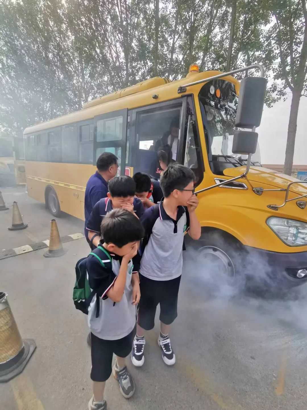 以演筑防，安全“童”行丨凱際校車開啟消防交通預(yù)案應(yīng)急演練