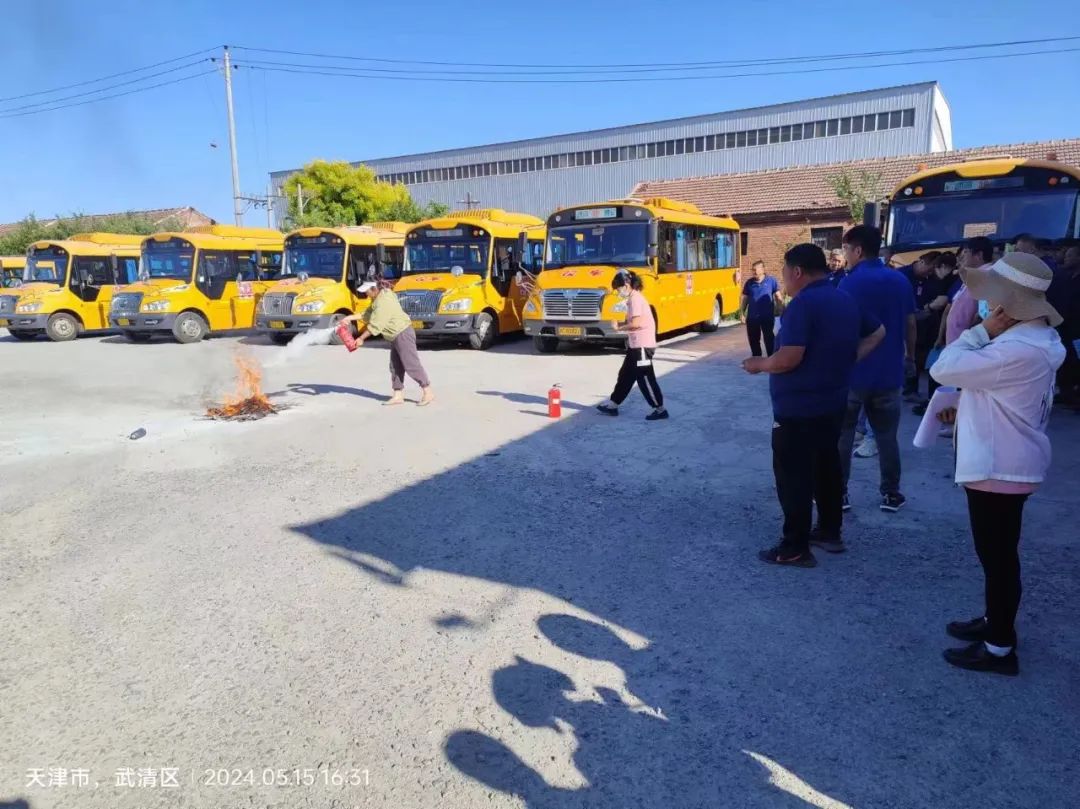 以演筑防，安全“童”行丨凱際校車開啟消防交通預(yù)案應(yīng)急演練