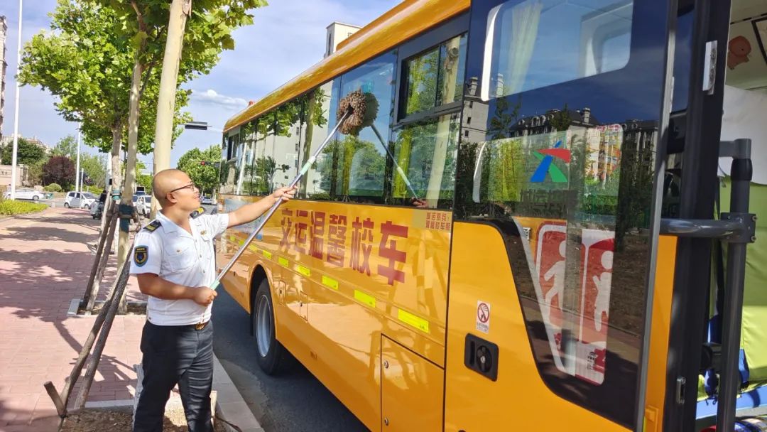 前進(jìn)的力量:溫馨校車公司聚焦榜樣人物 圖片