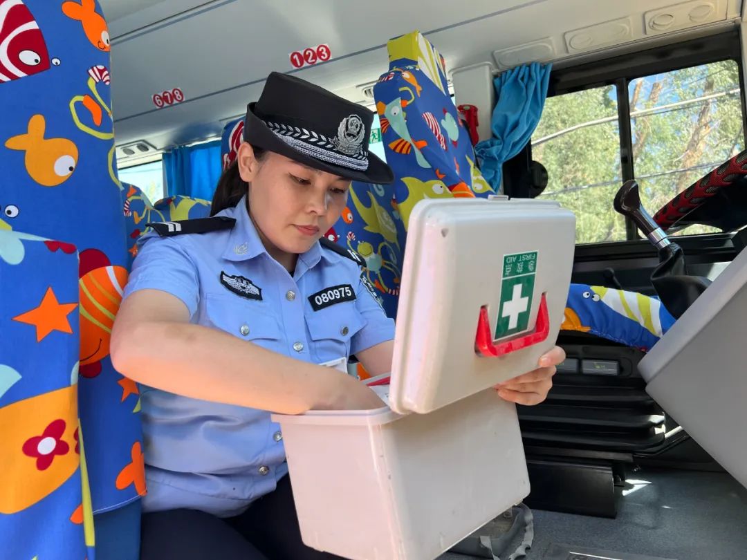 【夏季行動】強化校車安全“大檢查” 擰緊校車出行“安全閥” 圖片