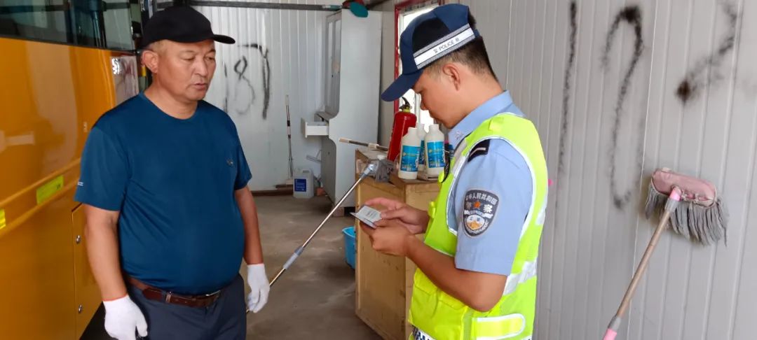 【夏季行動】強化校車安全“大檢查” 擰緊校車出行“安全閥” 圖片