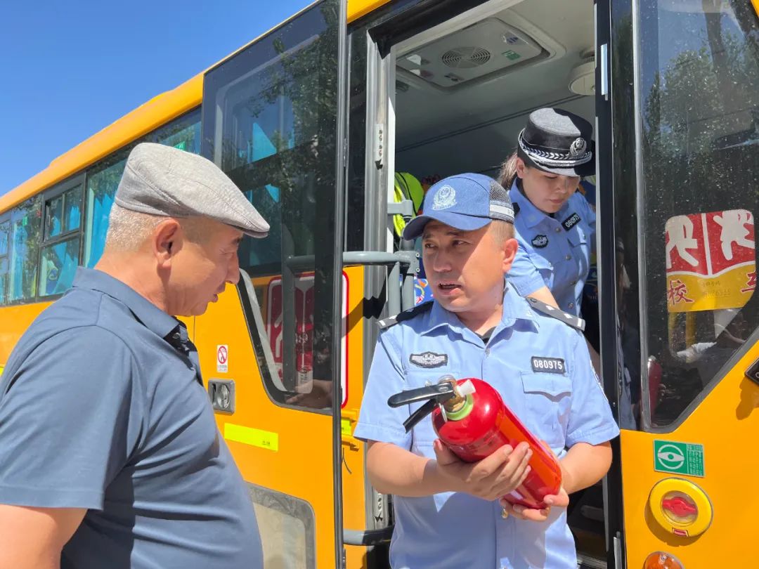 【夏季行動】強化校車安全“大檢查” 擰緊校車出行“安全閥” 圖片