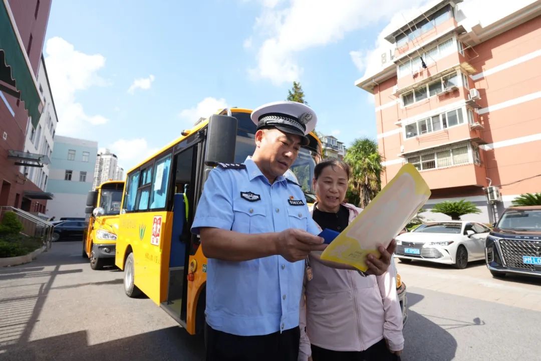 安全感拉滿的校車，看蜀黍如何“穩(wěn)穩(wěn)”拿捏！