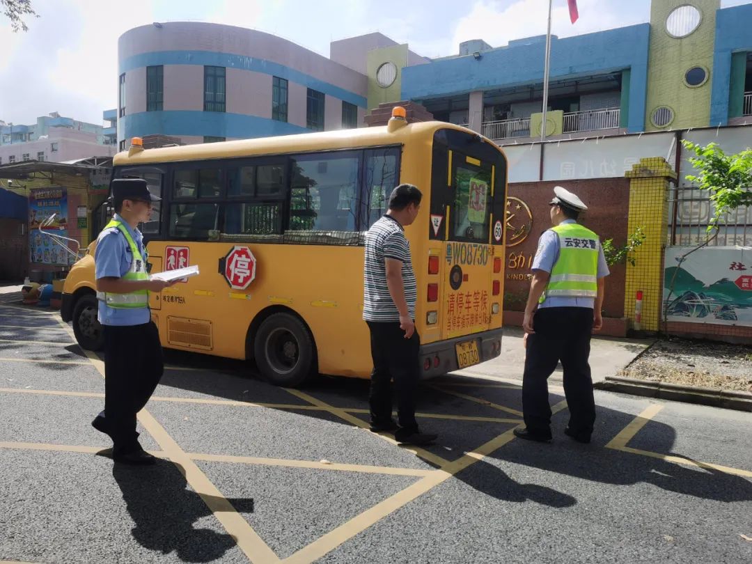 云安:強(qiáng)化校車安全“大檢查” 擰緊校車出行“安全閥” 圖片