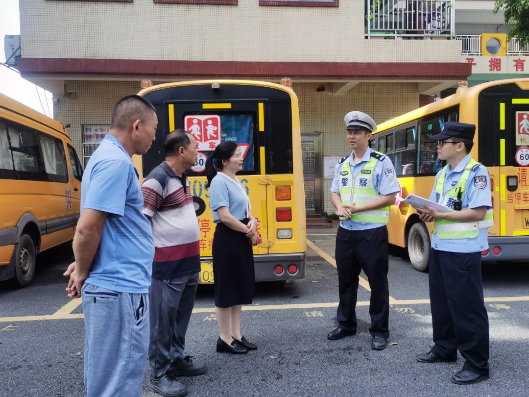 云安:強(qiáng)化校車安全“大檢查” 擰緊校車出行“安全閥” 圖片