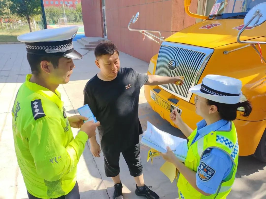 【平安伊吾】伊吾縣淖毛湖鎮(zhèn)中學(xué):筑牢校車安全防線 守護(hù)學(xué)生出行平安 圖片