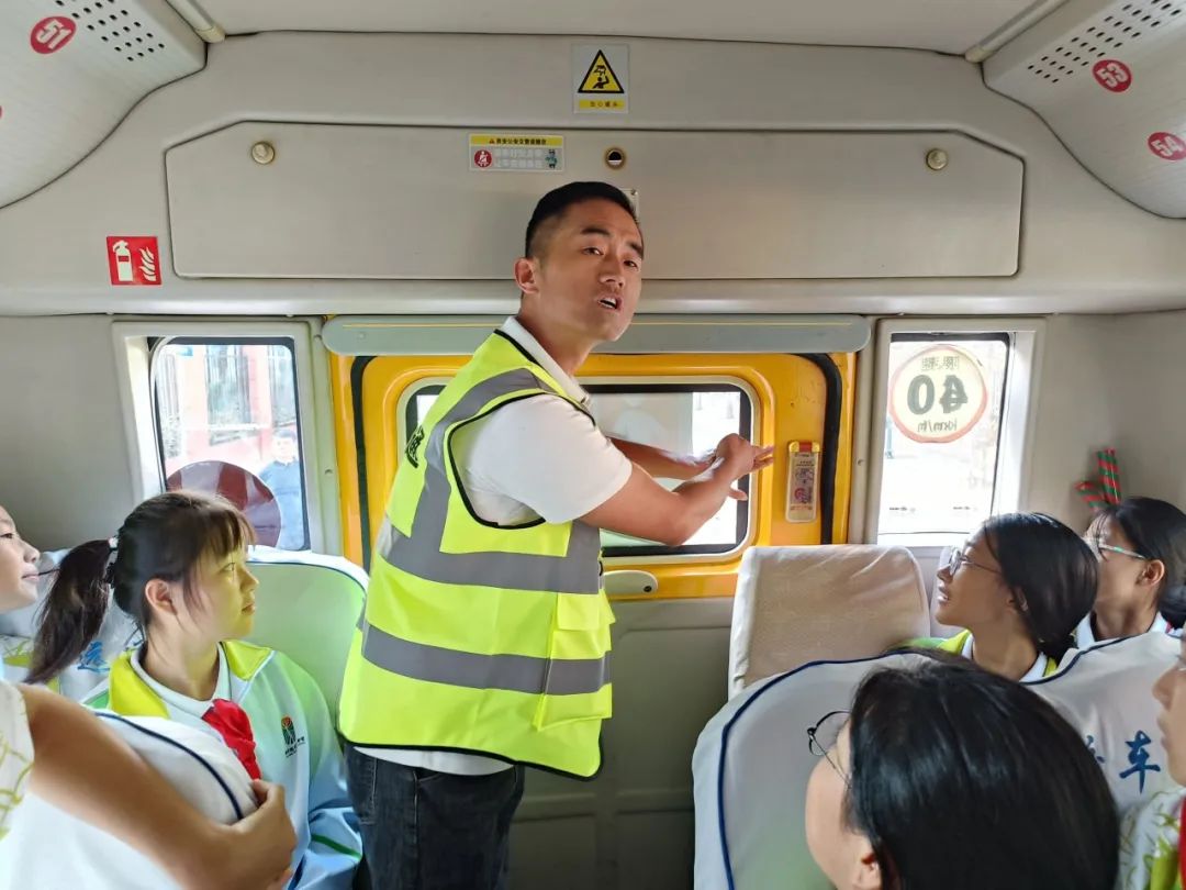 平安三中|我校開展校車疏散演練 平安三中|我校開展校車疏散演練