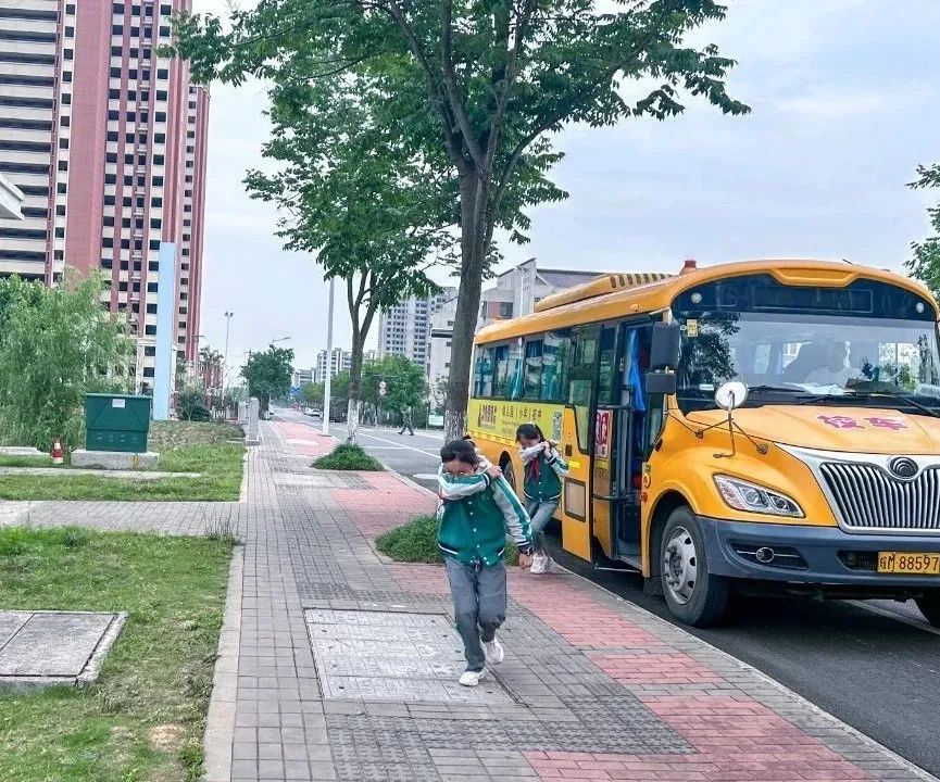 校車安全“大體檢”，筑牢學生“平安路”