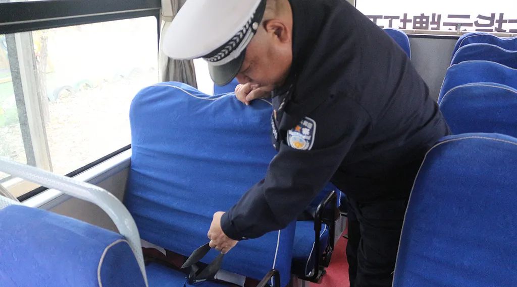 擰緊校車“安全閥” 筑牢學(xué)生“平安路” 圖片