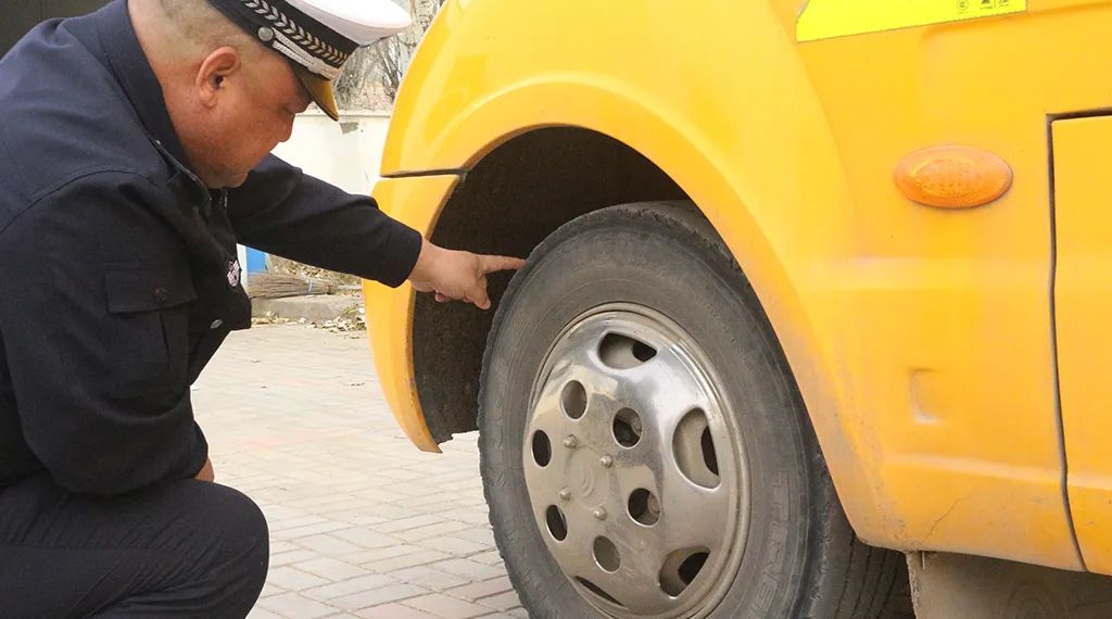 擰緊校車“安全閥” 筑牢學(xué)生“平安路” 圖片
