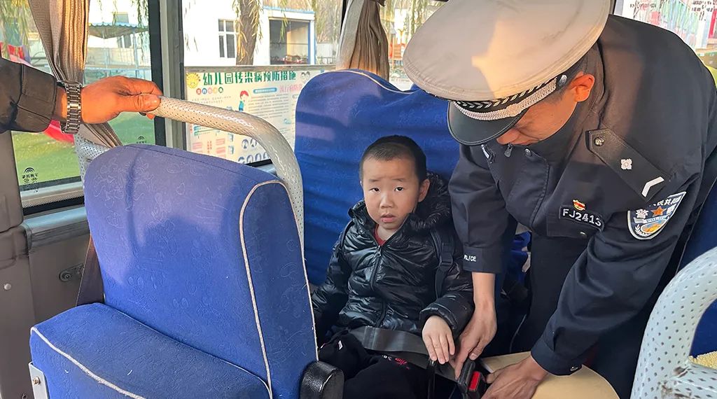 擰緊校車“安全閥” 筑牢學(xué)生“平安路” 圖片