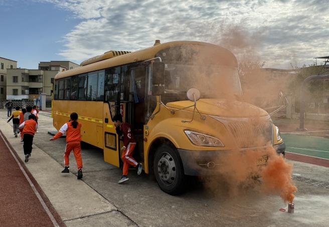 百加小學(xué)交通安全教育暨校車安全應(yīng)急演練活動(dòng)/ 百加小學(xué)交通安全教育暨校車安全應(yīng)急演練活動(dòng)