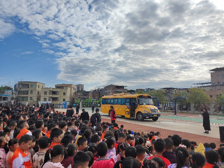 百加小學(xué)交通安全教育暨校車安全應(yīng)急演練活動(dòng)/ 百加小學(xué)交通安全教育暨校車安全應(yīng)急演練活動(dòng)