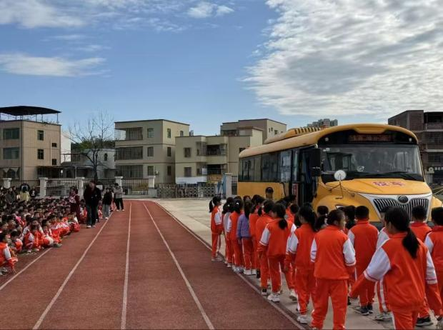 百加小學(xué)交通安全教育暨校車安全應(yīng)急演練活動(dòng)/ 百加小學(xué)交通安全教育暨校車安全應(yīng)急演練活動(dòng)