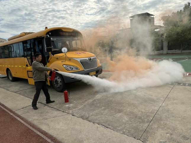 百加小學(xué)交通安全教育暨校車安全應(yīng)急演練活動(dòng)/ 百加小學(xué)交通安全教育暨校車安全應(yīng)急演練活動(dòng)