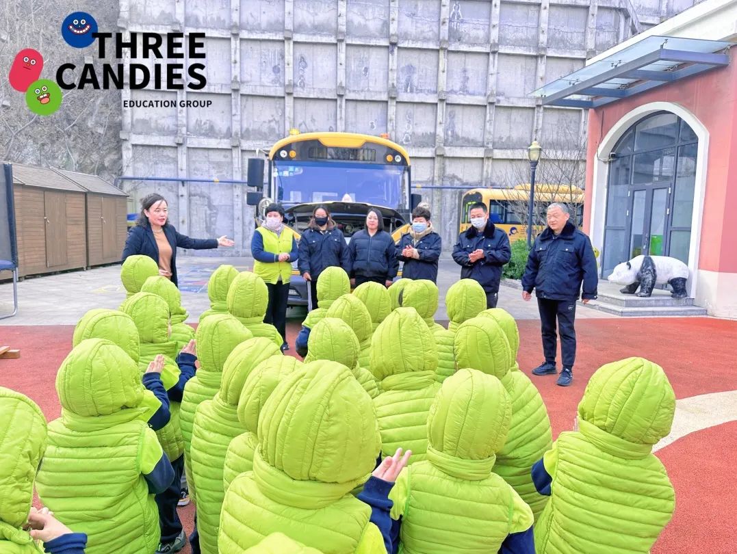 【校園安全】安全乘車，平安“童”行——三顆糖御景新苑幼兒園校車安全應(yīng)急演練
