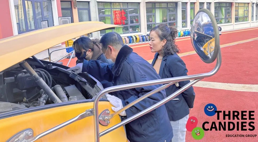【校園安全】安全乘車，平安“童”行——三顆糖御景新苑幼兒園校車安全應(yīng)急演練