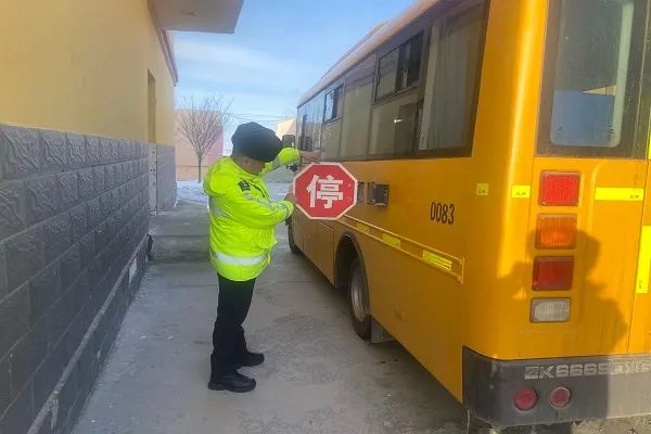 強(qiáng)化校車安全檢查 擰緊校車出行“安全閥” 強(qiáng)化校車安全檢查 擰緊校車出行“安全閥”