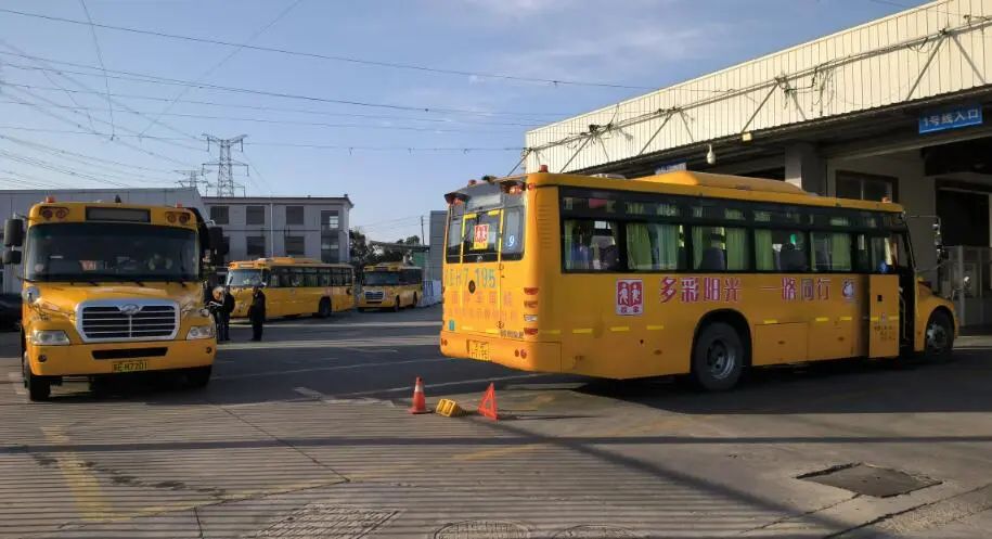 【陽(yáng)光之路】校車(chē)年檢進(jìn)行時(shí) 筑牢學(xué)生出行安全防線