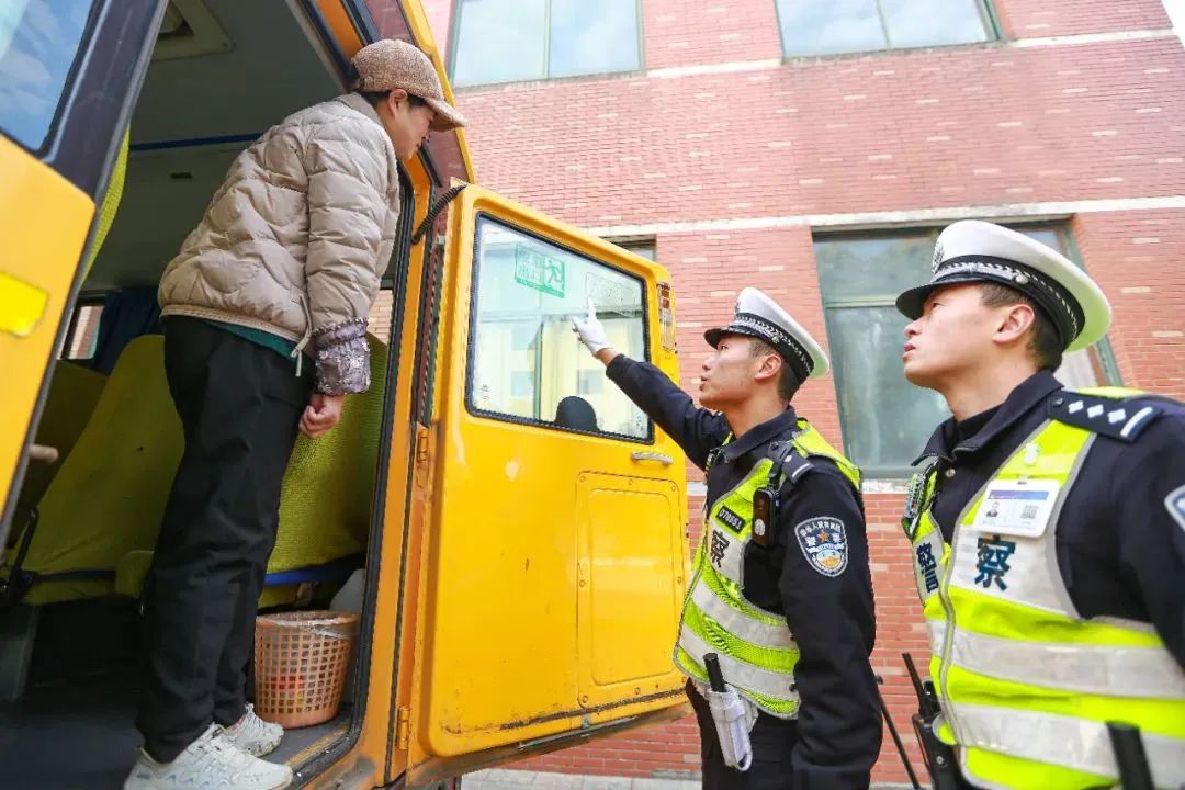 【金彩 安全】擰緊校車“安全閥” 筑牢學(xué)生“平安路”——金獅小學(xué)開展校車安全教育系列活動(dòng)