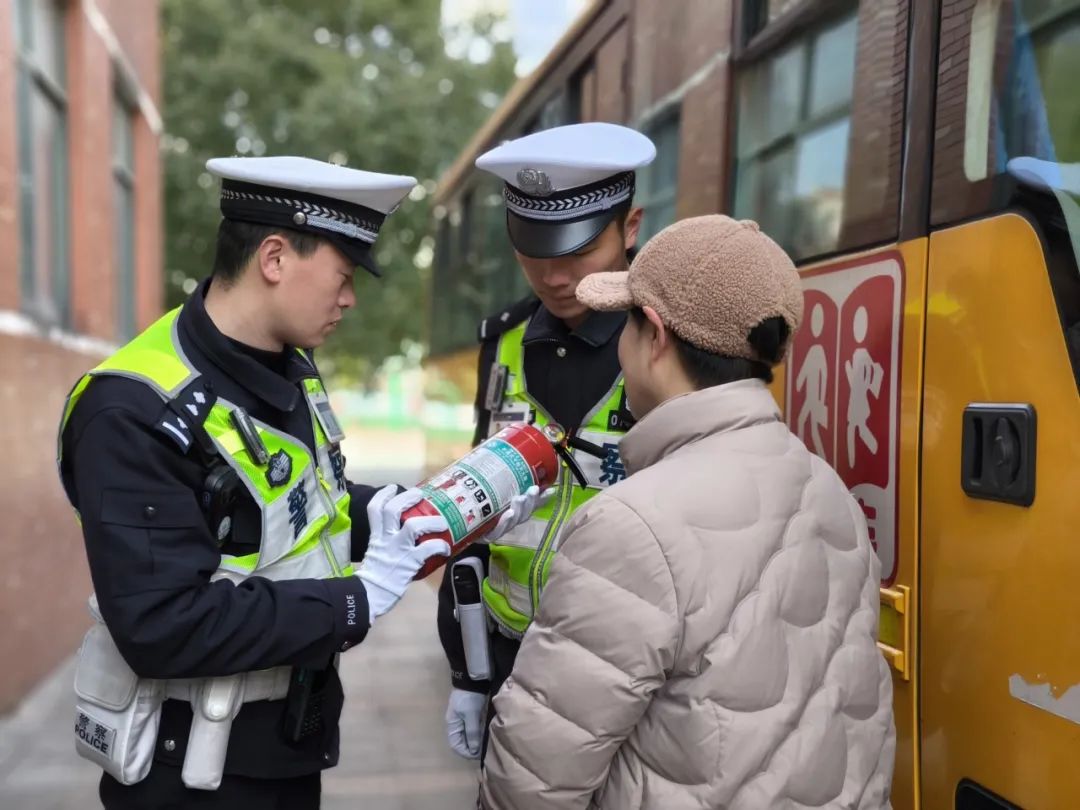 【金彩 安全】擰緊校車“安全閥” 筑牢學(xué)生“平安路”——金獅小學(xué)開展校車安全教育系列活動(dòng)