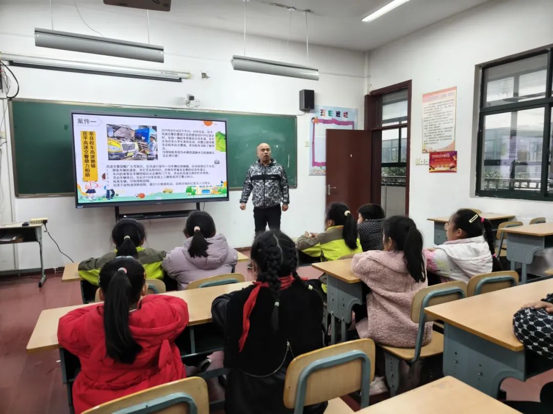 【金彩 安全】擰緊校車“安全閥” 筑牢學(xué)生“平安路”——金獅小學(xué)開展校車安全教育系列活動(dòng)