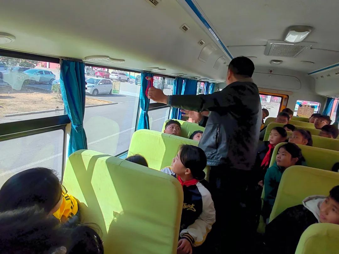 筑牢校車“防火墻”——古邵鎮(zhèn)中心小學(xué)校車消防應(yīng)急演練