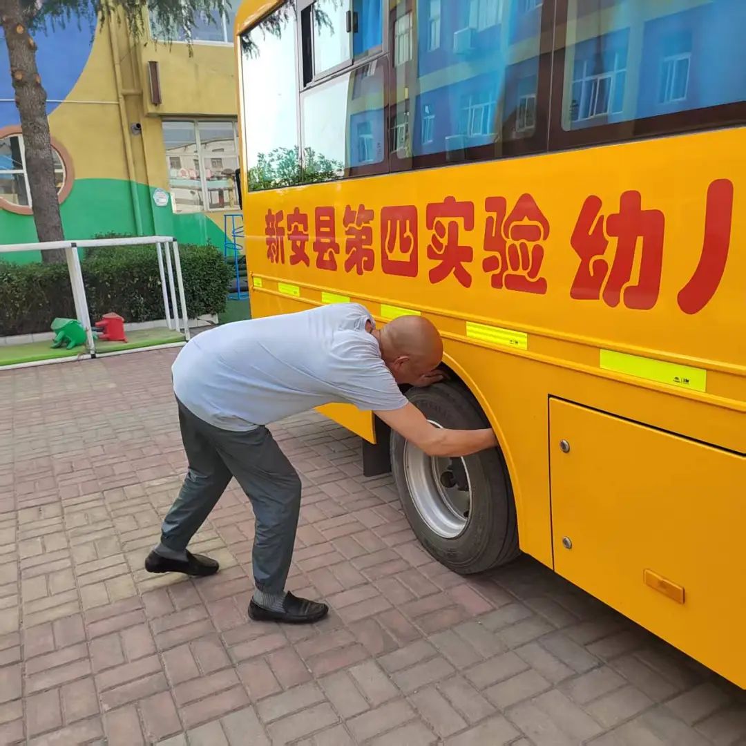 【校園安全】與“愛”同路 安全“童”行——新安縣第四實(shí)驗(yàn)幼兒園校車安全演練活動(dòng)