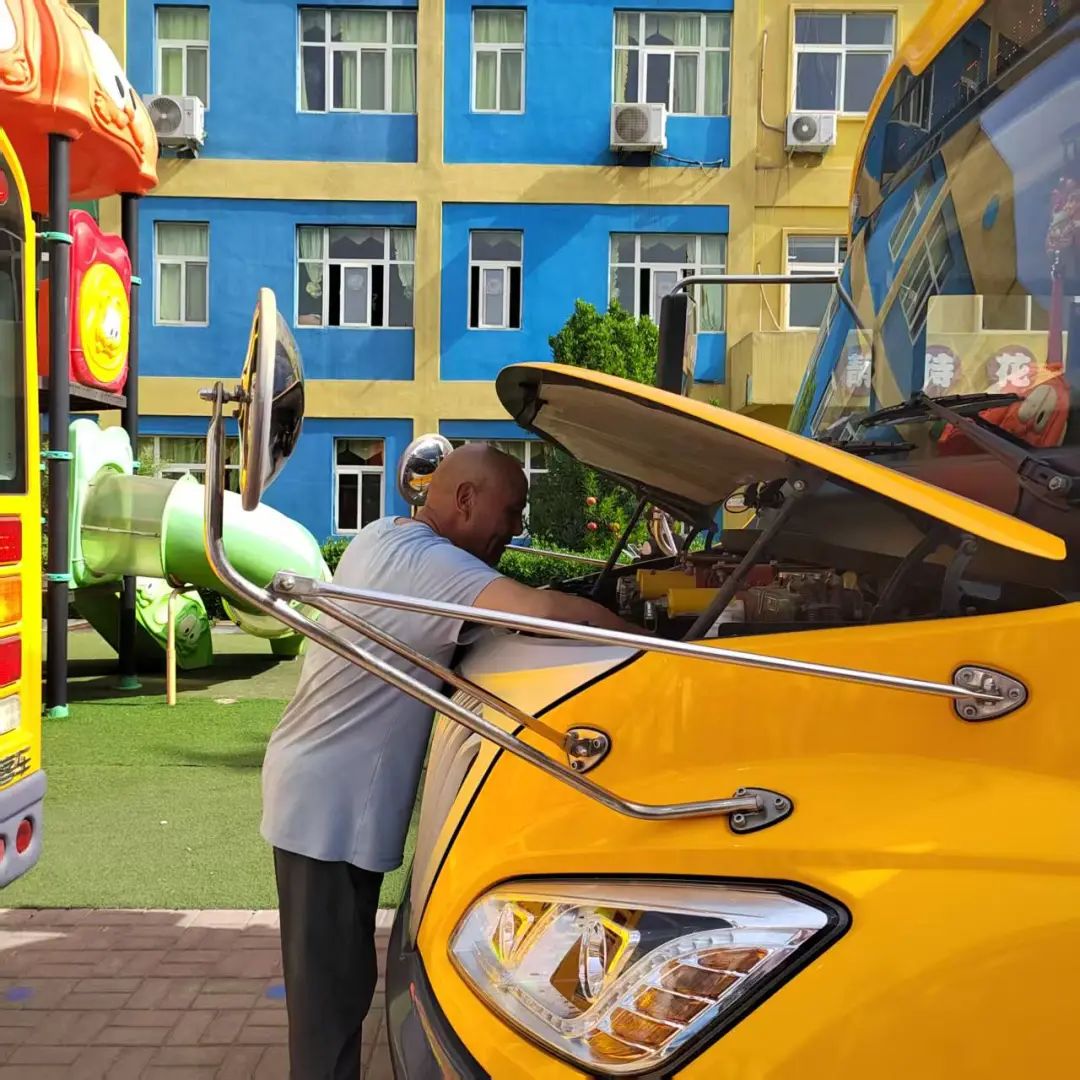 【校園安全】與“愛”同路 安全“童”行——新安縣第四實(shí)驗(yàn)幼兒園校車安全演練活動(dòng)