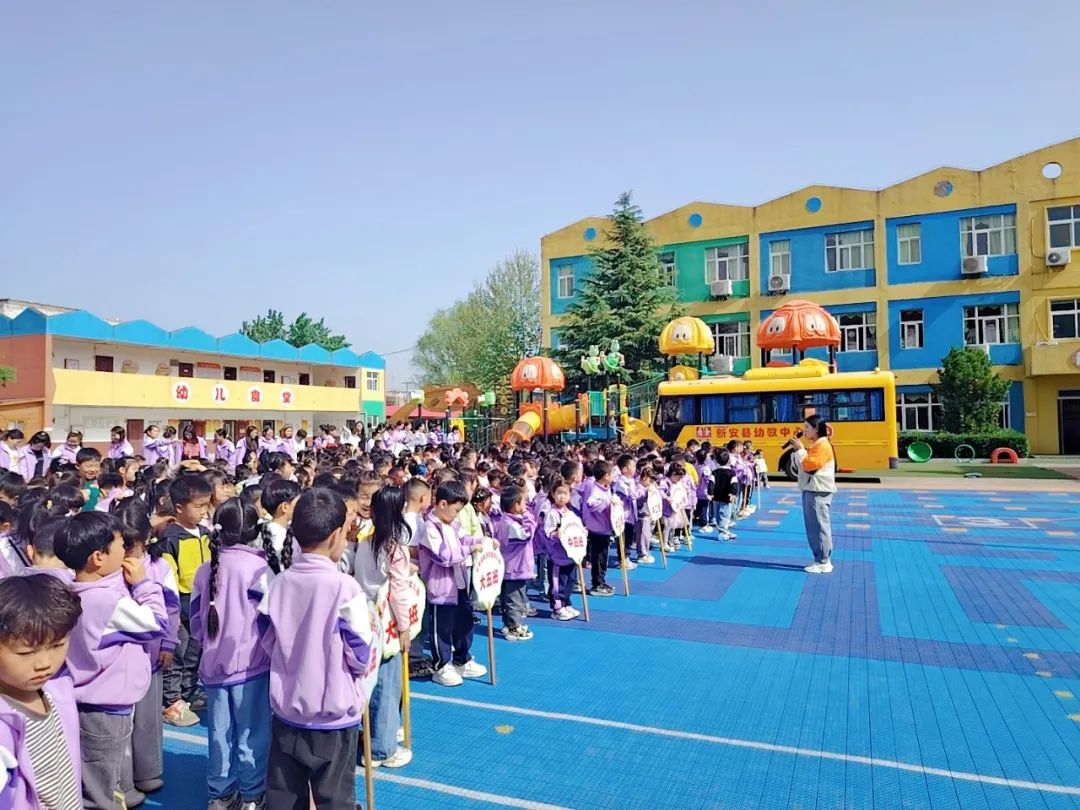 【校園安全】與“愛”同路 安全“童”行——新安縣第四實(shí)驗(yàn)幼兒園校車安全演練活動(dòng)