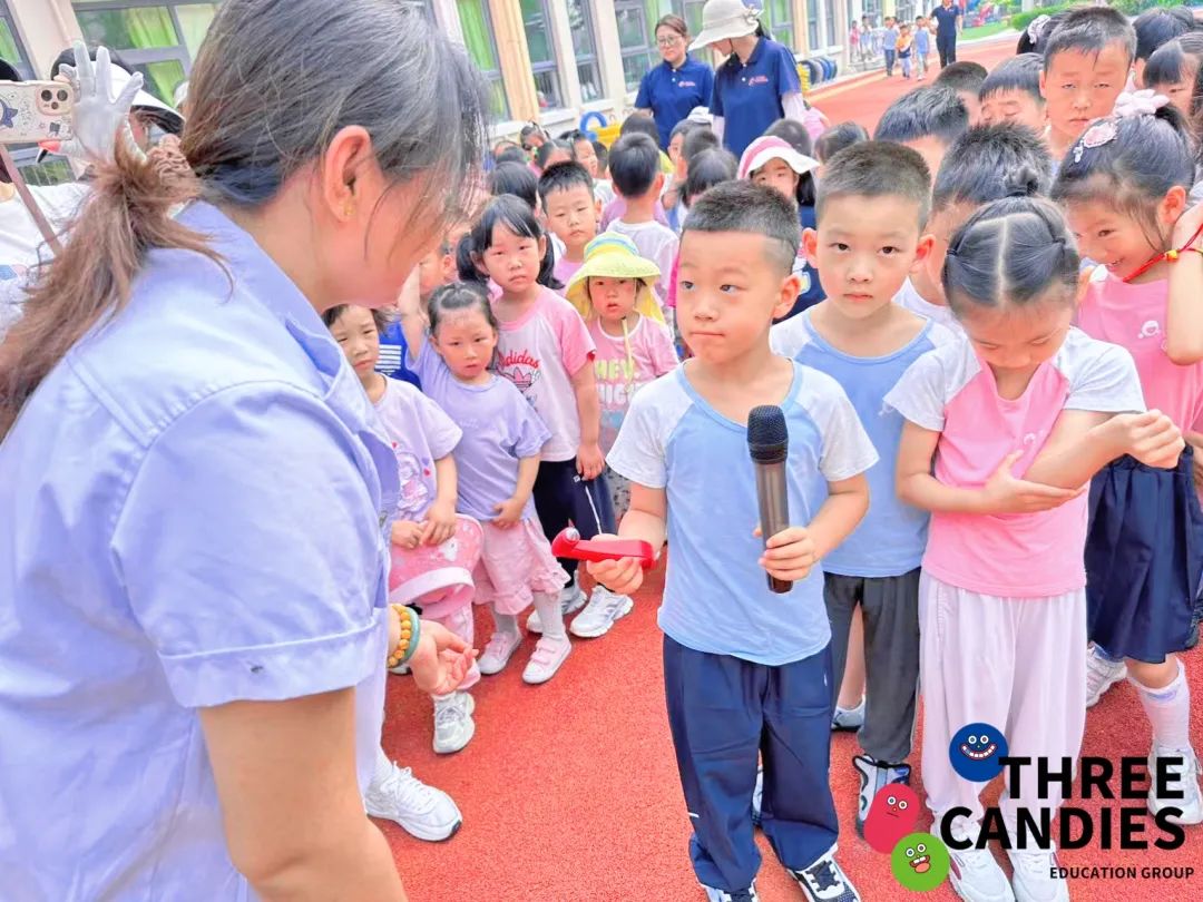 【校園安全】安全乘校車，平安伴我行——三顆糖御景新苑幼兒園校車安全應(yīng)急演練
