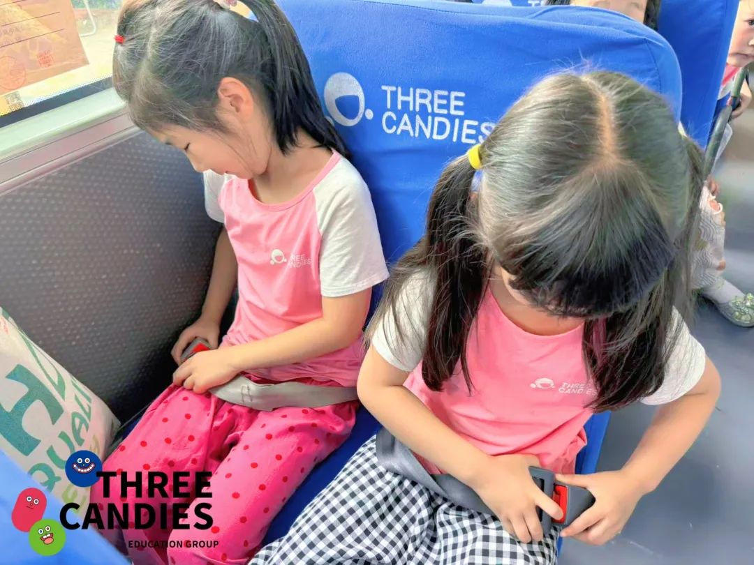 【校園安全】安全乘校車，平安伴我行——三顆糖御景新苑幼兒園校車安全應(yīng)急演練