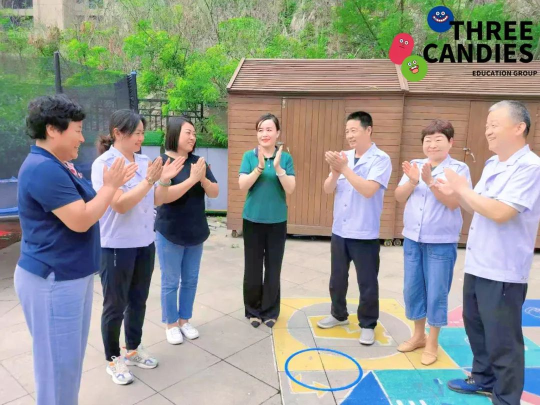 【校園安全】安全乘校車，平安伴我行——三顆糖御景新苑幼兒園校車安全應(yīng)急演練