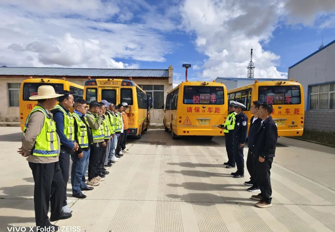 部門聯(lián)動筑牢校車安全防線/ 圖片