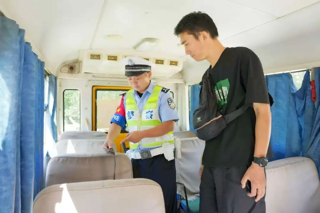 暑期安全不松懈 嚴(yán)把校車“安全關(guān)” 圖片