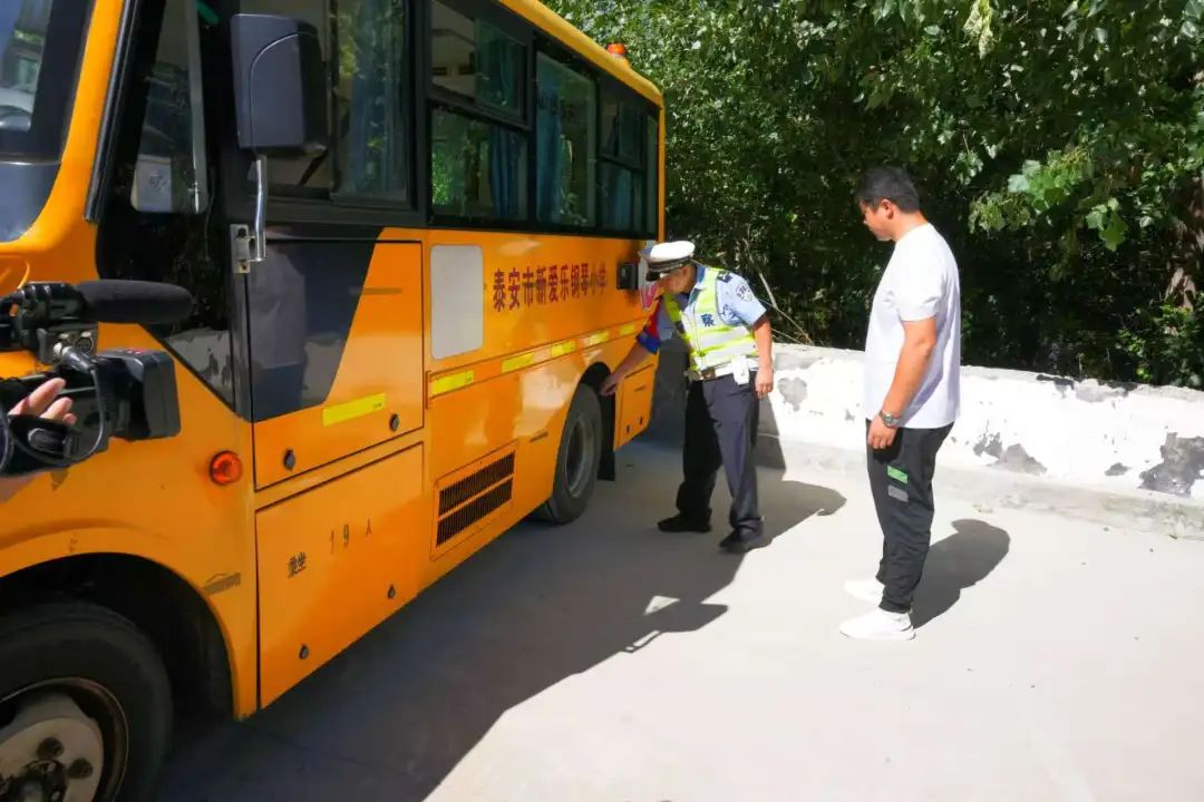 暑期安全不松懈 嚴(yán)把校車“安全關(guān)” 圖片