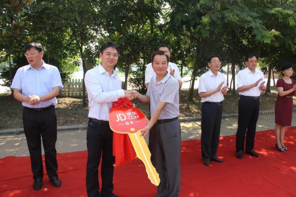 京東CEO助力家鄉(xiāng)教育 高配版宇通校車“開赴”宿遷 2