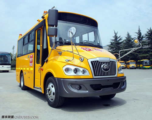 開學(xué)季來(lái)臨 超窄車身“小鋼俠”保障學(xué)童安全到家