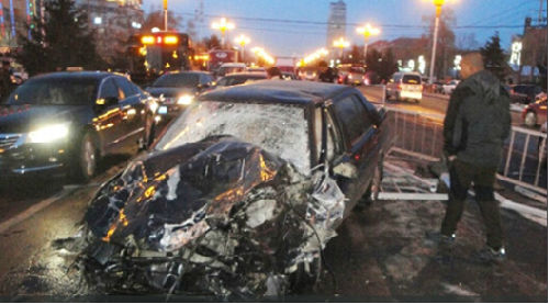 當(dāng)轎車撞上校車 宇通校車用安全回饋國(guó)民信任