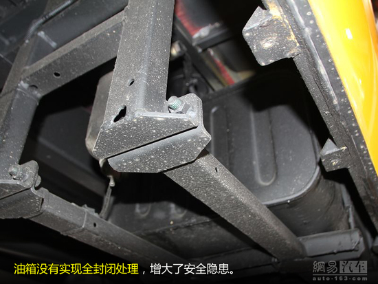 安全配置豐富 詳解宇通新國標(biāo)標(biāo)準(zhǔn)校車 宇通校車詳解