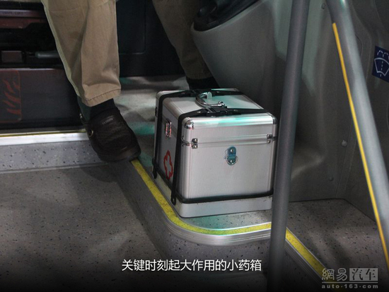 安全配置豐富 詳解宇通新國標(biāo)標(biāo)準(zhǔn)校車 宇通校車詳解