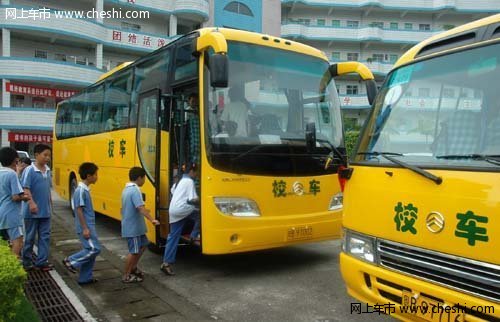 校車司機和校車運營資金或?qū)⒊蔀橛绊懶\嚢l(fā)展的主因/ 學生面臨無校車可坐 沒人愿當校車司機