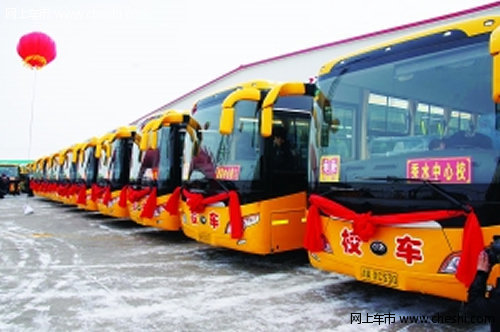 校車司機和校車運營資金或?qū)⒊蔀橛绊懶\嚢l(fā)展的主因/ 學生面臨無校車可坐 沒人愿當校車司機