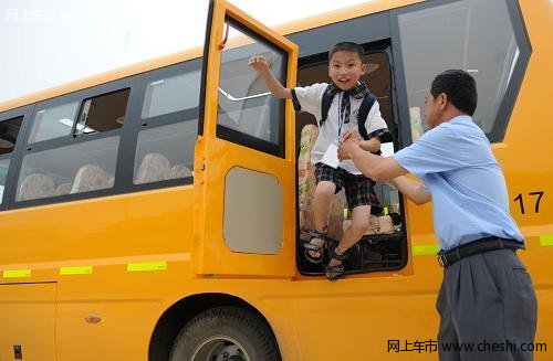校車司機和校車運營資金或?qū)⒊蔀橛绊懶\嚢l(fā)展的主因/ 學生面臨無校車可坐 沒人愿當校車司機