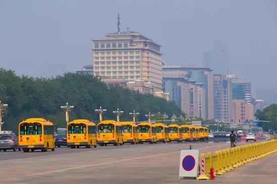 校車駛過長安街