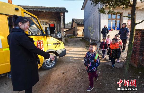 江西校車“云端”全監(jiān)控 可隨時掌握上下學情況 江西校車“云端”全監(jiān)控 可隨時掌握上下學情況