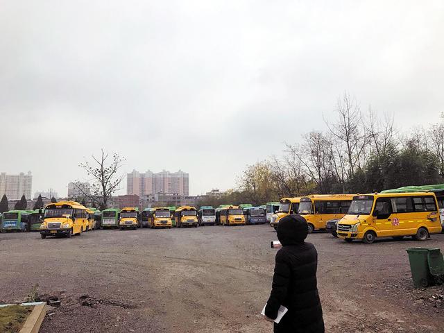 湖北省崇陽(yáng)縣率先成立國(guó)有校車公司 收購(gòu)180多臺(tái)私營(yíng)校車嚴(yán)格統(tǒng)一管理 湖北省崇陽(yáng)縣率先成立國(guó)有校車公司 收購(gòu)180多臺(tái)私營(yíng)校車嚴(yán)格統(tǒng)一管理