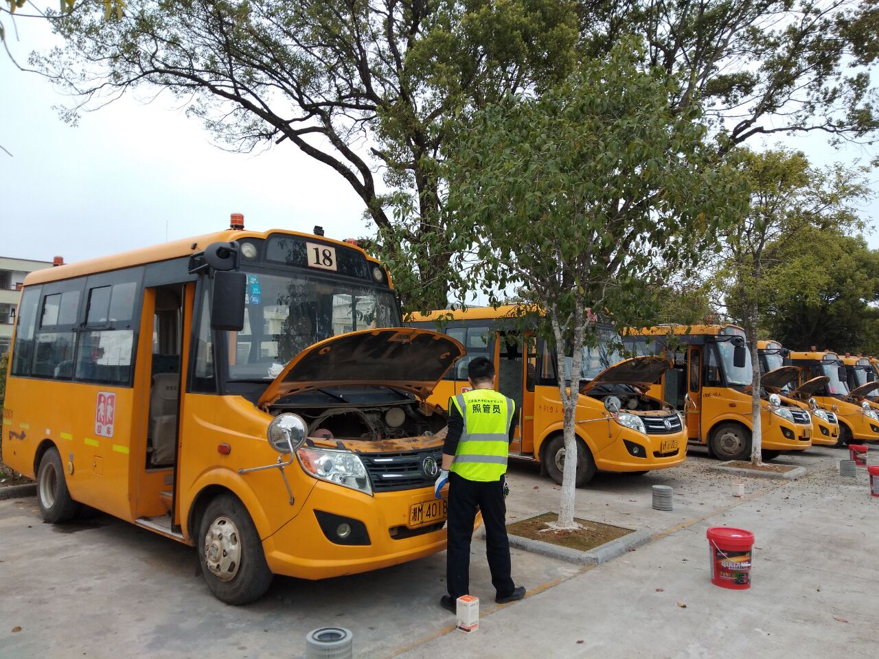 江永縣允山中學(xué)校車“體檢”迎開學(xué) QQ??20200302191734.jpg