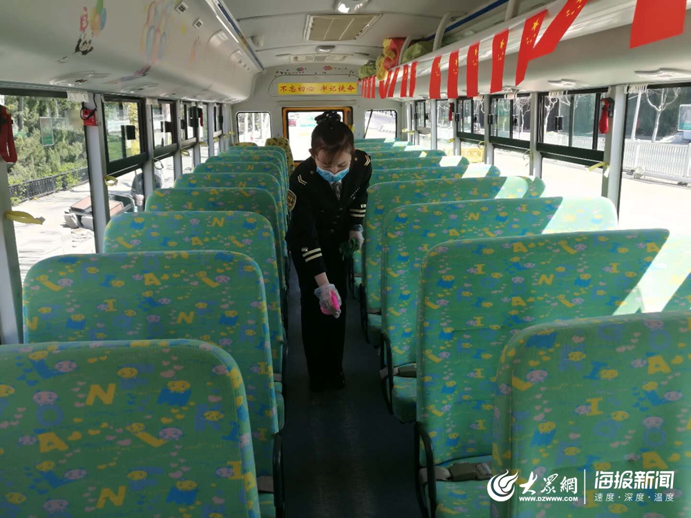 交運(yùn)黃島溫馨校車開(kāi)展開(kāi)學(xué)前疫情防控演練活動(dòng)/ 點(diǎn)擊瀏覽下一張