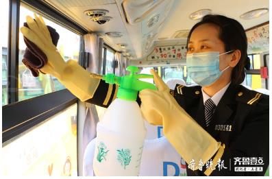 開學(xué)護航｜專人專車專線專座，交運八輛“大鼻子”送百余學(xué)子上學(xué)